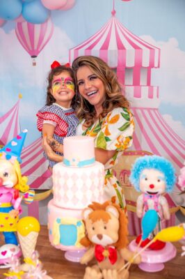 Paula Pitta comemorou o aniversário de três anos de sua filha Pietra Mariah com o tema Circo Rosa