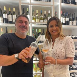 Vicente-Jorge-faz-degustacao-do-Vinum-Brava-de-Aline-Crocetta-1024x1365