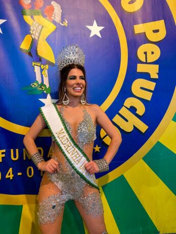 JAQUELINE SANTOS É COROADA COMO MADRINHA DE BATERIA