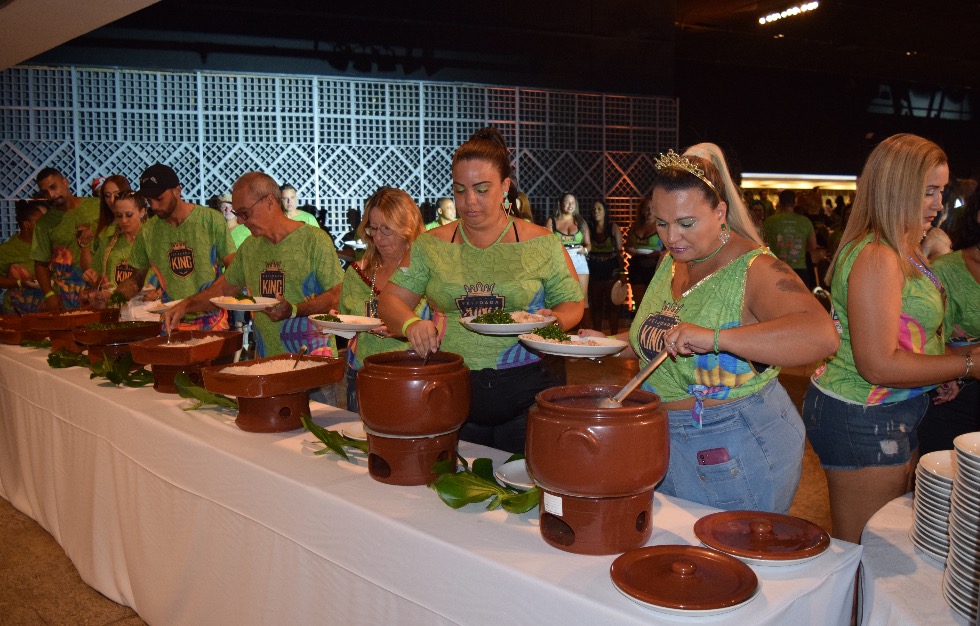 Presença de grandes celebridades na feijoada do King no Ribalta