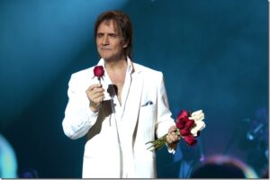 PELA PRIMEIRA VEZ NO RIO, A VOZ, O CARISMA, O AMOR E TODA A EMOÇÃO DE ROBERTO CARLOS EM UM SHOW SÓ PARA AS MULHERES