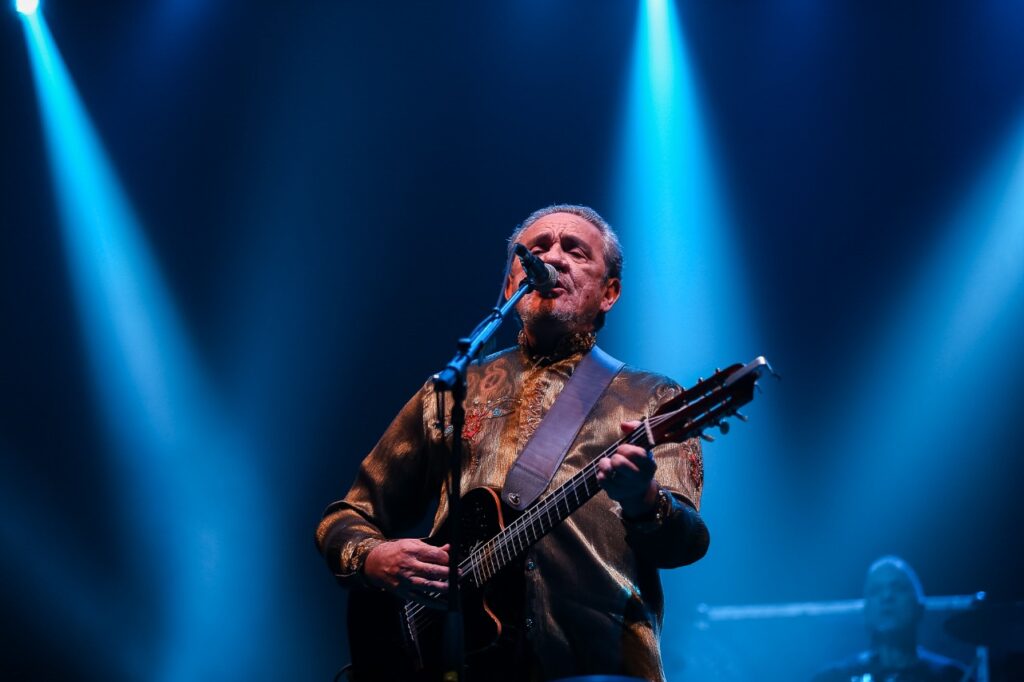 Zé Ramalho encanta público com sucessos no show no Expocentro