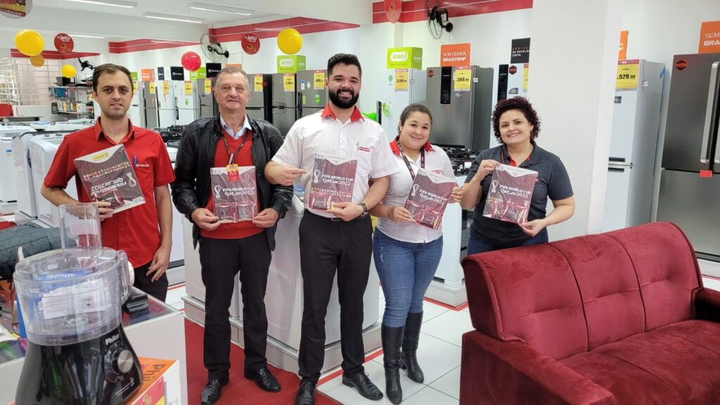 Lojas MM vende figurinhas da Copa e realiza encontros para trocas