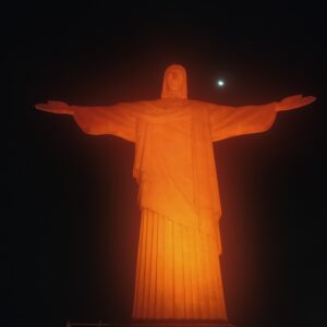 Foto 2 Cristo Redentor laranja