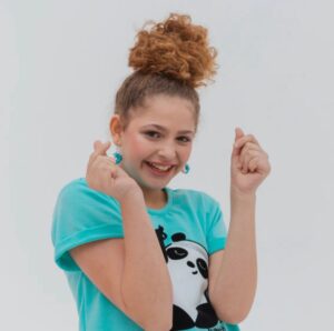 Mariana Di Giacomo integra elenco de “EscolinhaZinha do Professor Raimundo” dirigido por Cininha de Paula