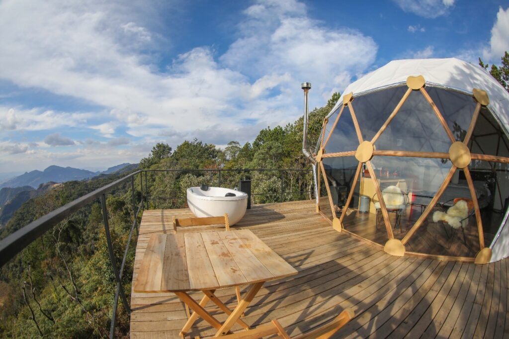 Glamping é um acampamento de luxo