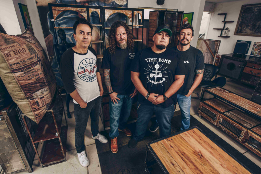 Raimundos e Charlie Brown Jr - tocam no Qualistage em 21 de janeiro