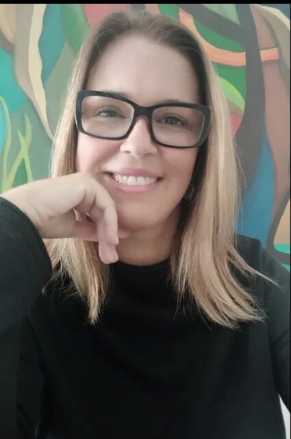 Ticiana Parada apresenta a exposição 'Sangue Latino', na inauguração Eco Gaia, trazendo em suas pinturas a inquietude da artista