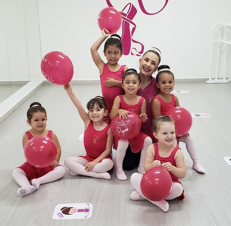 Bailarina Simone Duarte lista 12 benefícios do ballet infantil