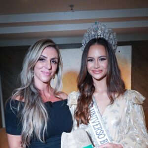FOTO1 - Presidente ABRAZEITE Lauren Azevedo e Miss Universo Brasil 2023 Maria Brechane