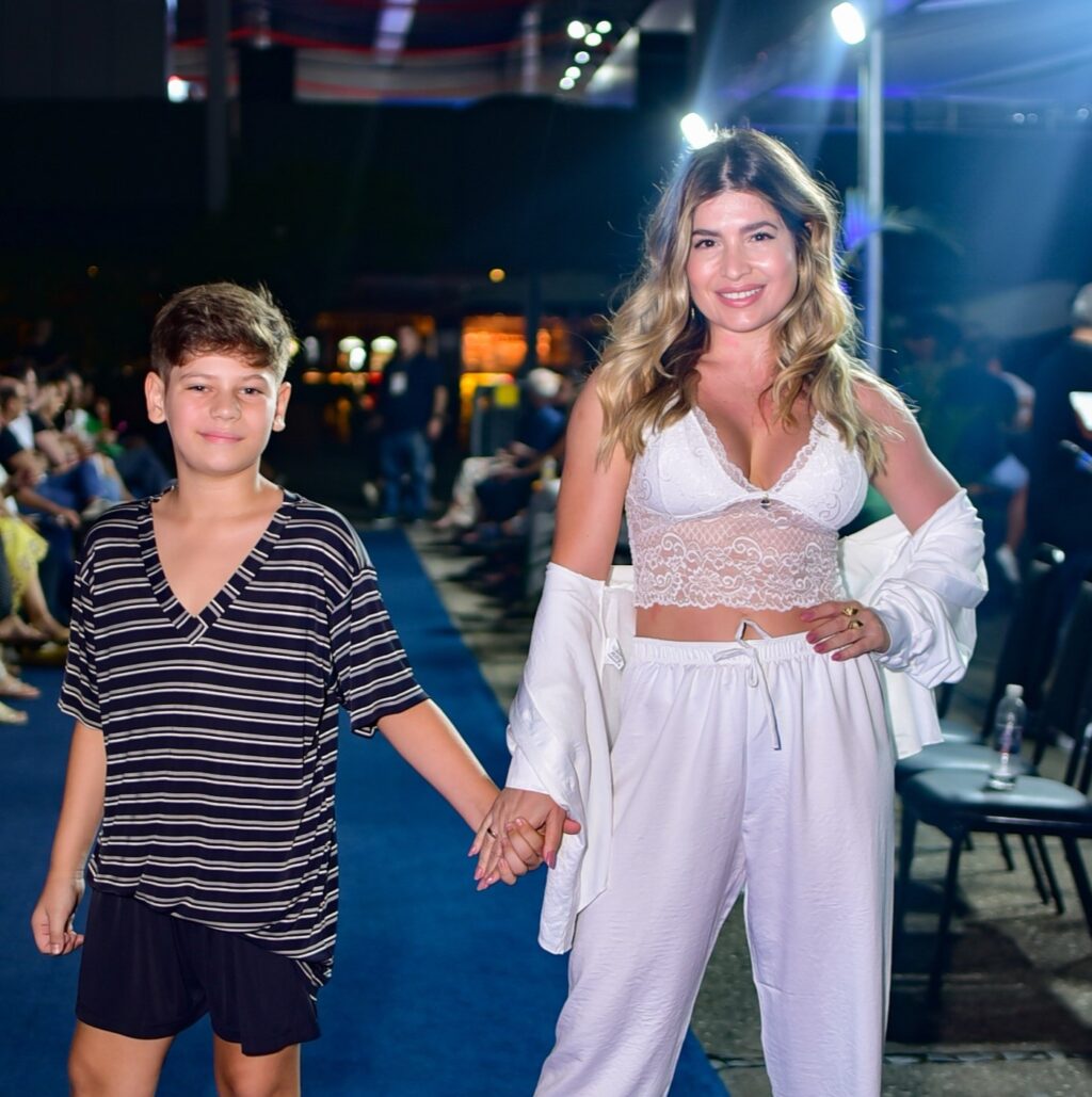 ATRIZ CLAUDIA MELO E SEU FILHO EDWARD DESFILANDO NO RIO BOAT SHOWMonthal - Anael Rocha Fotógrafo-2