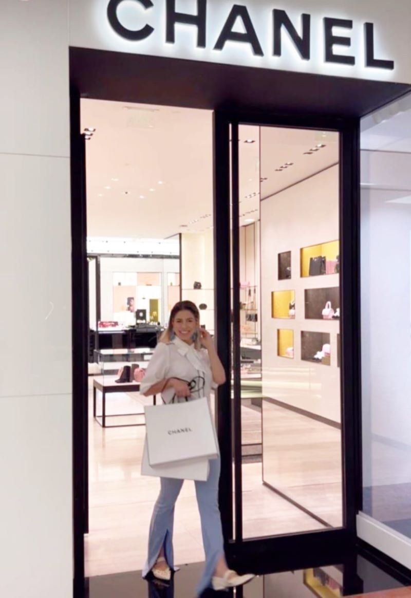 Jaqueline Santos compra mimos de grife por 50 mil reais