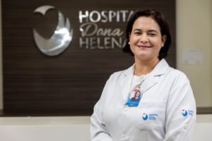 Hospital Dona Helena certifica novos trainees em enfermagem