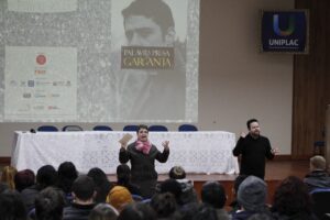 Autora de livro sobre a obra de Chico Buarque encerra rodada de palestras em Concórdia, dia 30