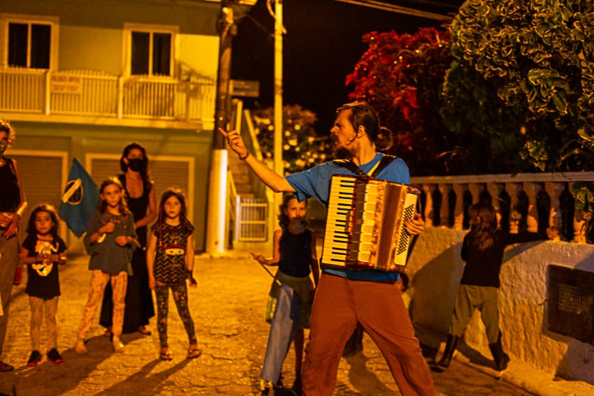 Primeiro Domingo com Teatro de setembro apresenta espetáculo musical para celebrar a cultura nacional