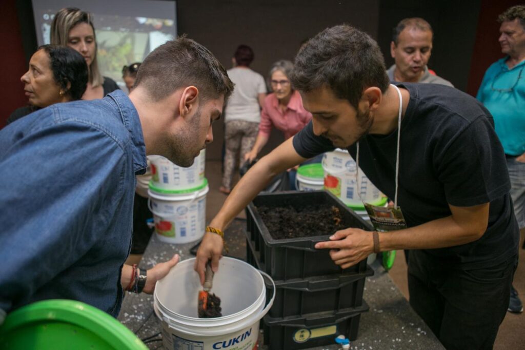 Horta Comunitária Girassol sedia Encontro dos Composteiros