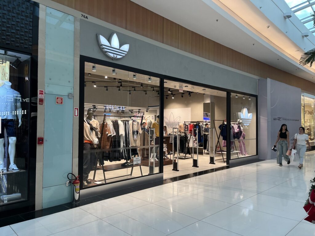 Adidas inaugura loja no Catuaí Maringá