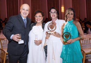 Dr. Gregory Markarian Ceo da Alignmed Luciana Araujo anfitriã do evento Eleonora Erthal Ceo da Monthal e Veronica Hime dona e estilista da Via BohoIMG_1108