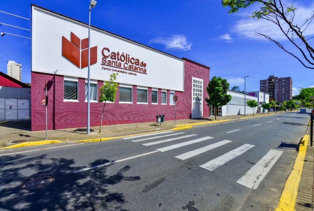 1,6 mil alunos estudam sem pagar mensalidade na Católica SC. Saiba se você também pode participar