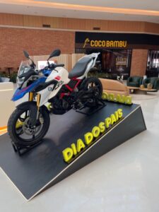 Catuaí Maringá celebra Dia dos Pais com brinde especial e sorteio de moto BMW