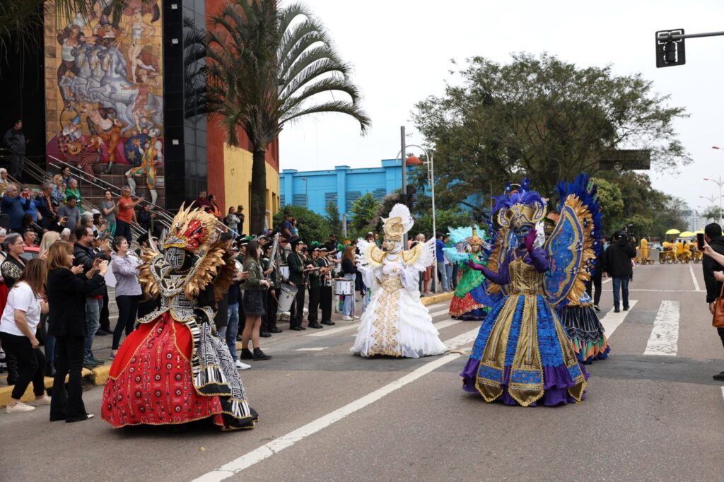 Desfile oficial da VinVeneto 2025 vai colorir a Beira Rio neste sábado