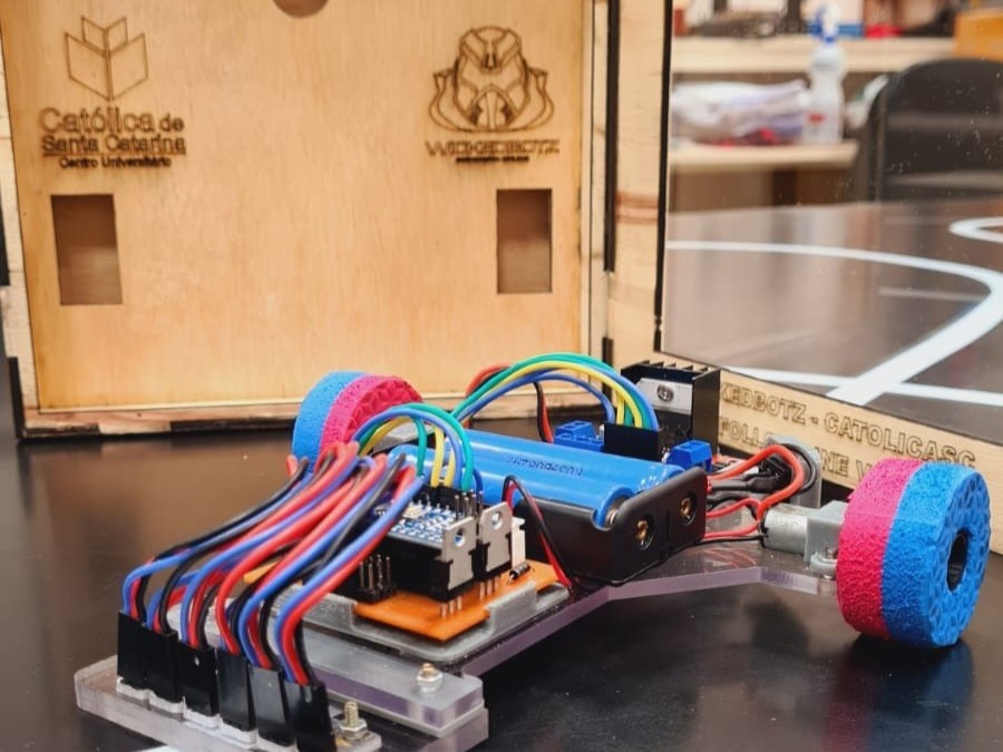 Católica SC oferece 400 vagas gratuitas em cursos de programação e robótica