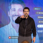 Do “menino do fundão” ao CEO: a história de superação que hoje inspira empreendedores em todo o país