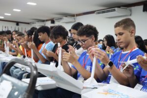 Alunos-na-montagem-de-foguetes---Divulgacao-OBA