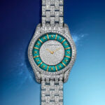 Tiffany & Co. reimagina suas icônicas pulseiras de esmalte paillonné com o relógio Enamel, uma homenagem ao legado de arte e excelência relojoeira da marca