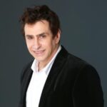 Psicólogo e escritor Alexander explica o burnout: por que o esgotamento vai além do cansaço e como recuperar o equilíbrio emocional